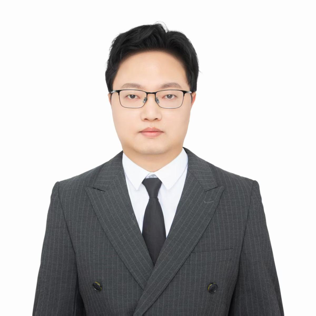 吕鹏.jpg